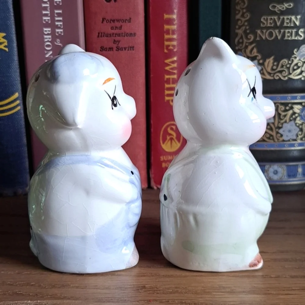 Vtg MCM Pigs Salt & Pepper Shakers Taiwan R.O.C. Original Label Piggies Ceramic